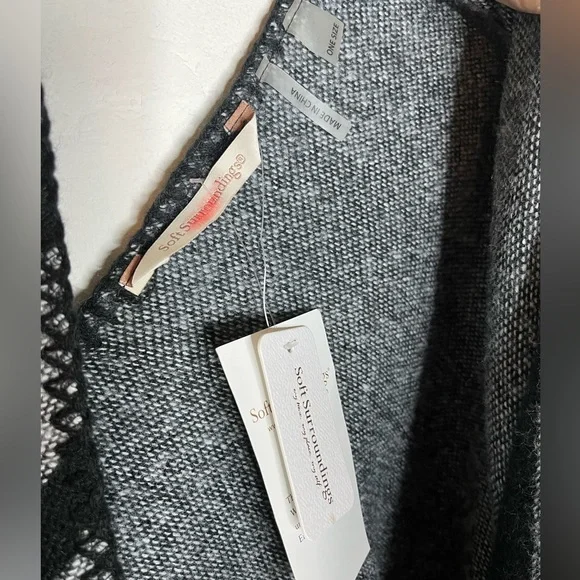 Soft Surroundings Whistler Poncho wrap cape black - Picture 4 of 6